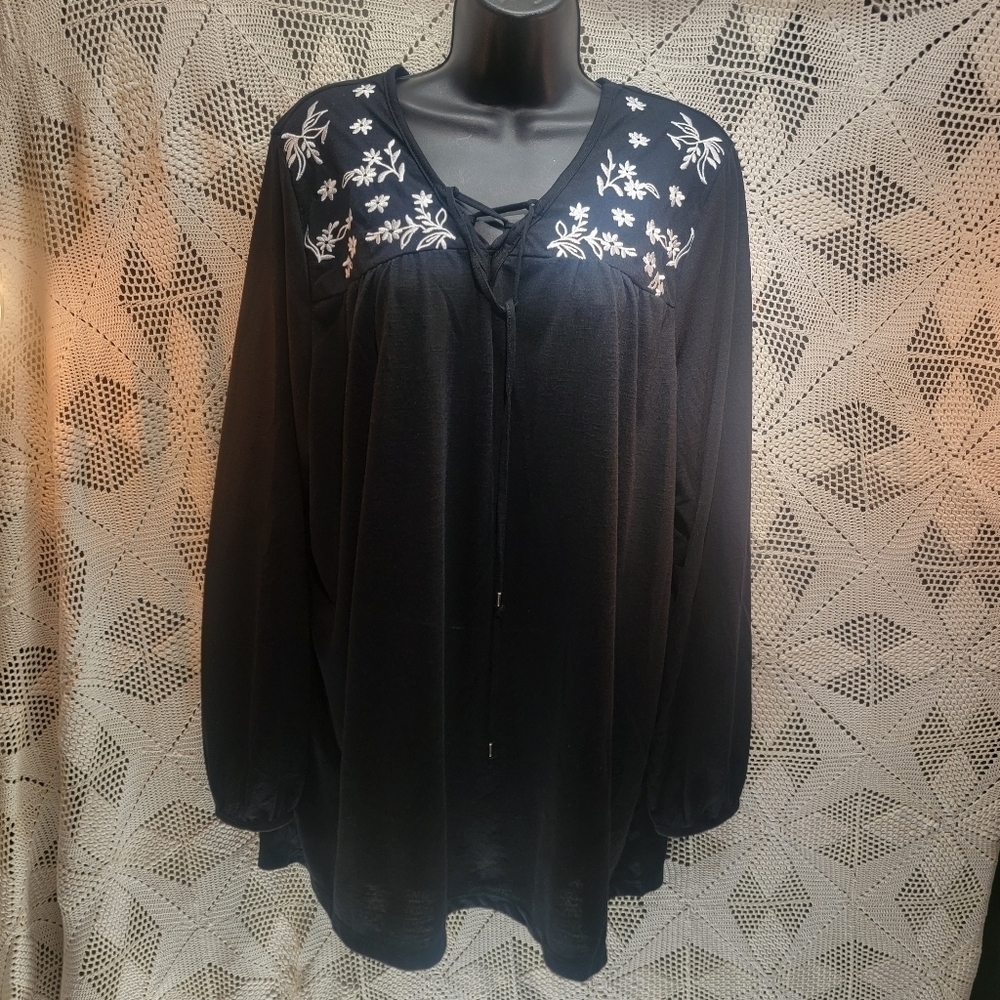 Karen Brooks 3X long sleeve blouse. Black with white embroidery